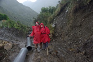2 Rotkaeppchen im taeglichen Regenguss