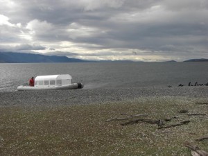 das Schlauchboot, mit dem wir zur Insel fuhren