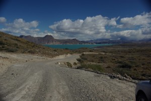 wunderschoener See am Weg