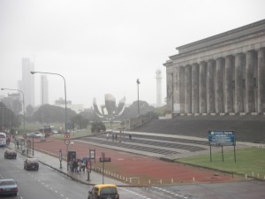 Alltag in Buenos Aires - Regen, Nebel, Smog und Kunst (Museo de las Bellas Artes im Bild)