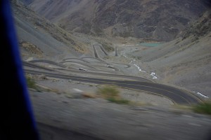 Passtrasse ueber die Anden auf der Grenze zwischen Argentinien und Chile