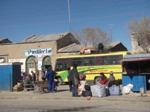 Aufbruch in Uyuni - unser Bus fuer die naechsten 6 Stunden