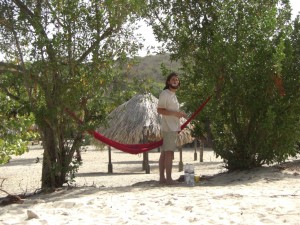 Ein Traum - die Haengematte direkt am Strand - Gemuetlichers gibts wohl net ;-)...grad mal zum Zaehneputzen erhebt man sich daraus