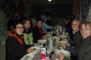 beim Abendessen in netter Runde