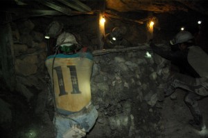 Haerteste Arbeit im Bergwerk bei 30 Grad und ohne Frischluftzufuhr
