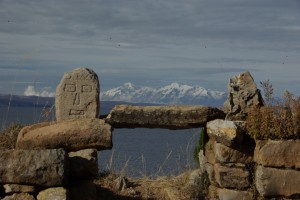 Inkatempel auf der Insel mit Blick auf die Anden