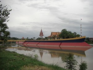 Pursat hat Aehnlichkeit mit Graz - schwimmende MUR-Insel :-)