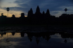 die ganze Pracht von Angkor Wat beim Sonnenaufgang