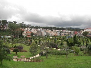 Dalat - gruen, feucht, kuehl und wirkt wie ein franzoesischer Kurort