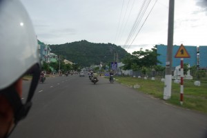 Mit einem Motorradtaxi am Weg zum Sam Mountain