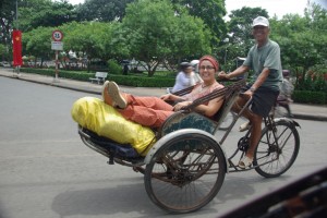 Mit Nip zum Busbahnhof von My Tho - so ein gemuetliches Verkehrsmittel :-)