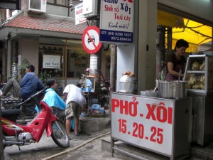 der Friseur gleich neben der Pho-Kueche = Suppenkueche :-)