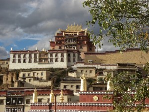 Das wunderschoene Sumtseling Kloster - leider in der kulturellen Revolution zerstoert aber orginalgetraeu wieder aufgebaut