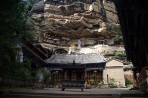 NAch einer Wanderung von ca 3 Stunden schliesslich am spektakulaeren Baoxiang Tempel.