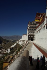 ...wenn man nicht gerade den Paradeplatz sieht ist der Ausblick vom Potala grandios!