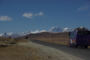 etwas muss man den Chinesesn lassen: der Transport in Tibet ist seit den 50iger Jahren viel einfacher geworden