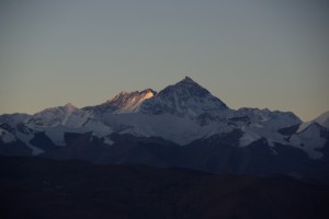 Ihre MAjestaet, der Mount Everest - der hoechste Berg der Welt im Sonnenaufgang