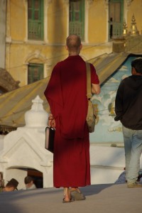 man trifft auch einige westliche Buddhisten, die in diesem freien tibetischen Heiligtum die Erleuchtung suchen