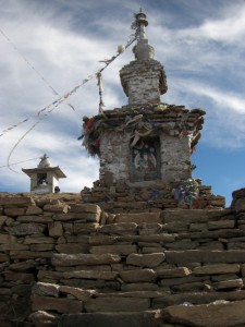 ...der Gompa markiert das Ende des steilsten Stuecks - buuuh, in der Hoehe und mit dem grossen Rucksack macht die Steigung doch zu schaffen