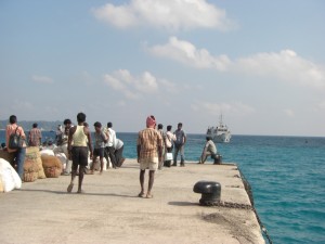 Und aufgehts wieder zurueck nach Port Blair - die Faehre ist beim Anlegen