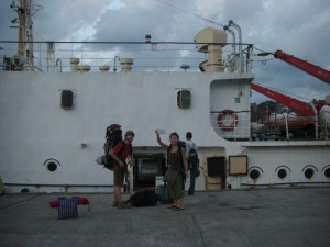 ...zum Einsteigen bereit - die kleine Andaman Insel erwartet uns - und eine stuermische Ueberfahrt