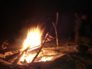 Spaeter am Abend kommt dann der Rest vom Huhn aufs Feuer...