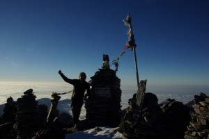 Nach etwas ueber 2 Stunden erreicht Alex den 5144m hohen Suraiya Peak