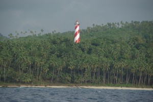 Der Leuchtturm, der aus dem Palmenmeer ragt - ein Vorgeschmack auf das, was uns erwartet :-)