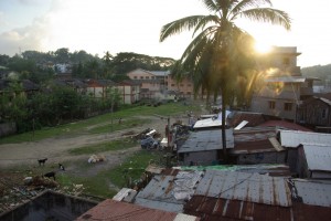 Der Blick von unserem Hotel auf die Stadt - tja Kakerlaken, Ratten, Muellberge und Gestank sind ein Vorgeschmack auf Indien