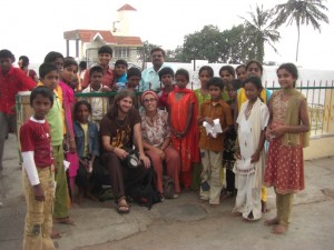 eine indische Schulklasse von der wir bestaunt und interviewt wurden :-)
