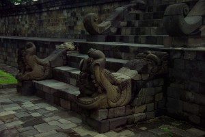 Bitte einzutreten - der Steigenaufgang zu Borobudur
