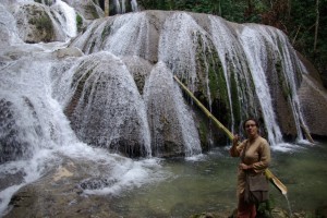 ...wir sehen einen wunderschönen Wasserfall...